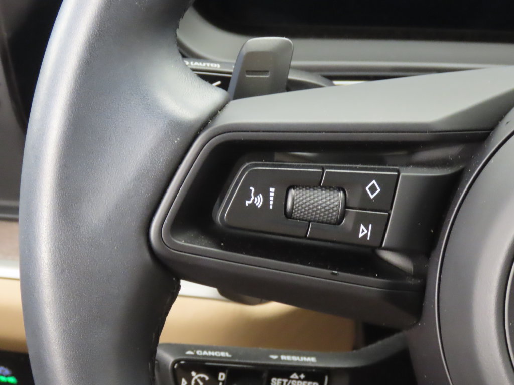 Certified 2025 Porsche Cayenne S AWD/4WD image 21