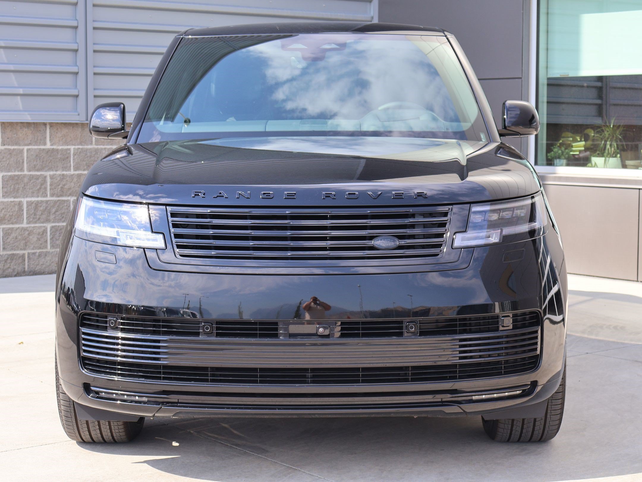 New 2026 Land Rover Range Rover Long Wheel Base SV AWD/4WD image 2