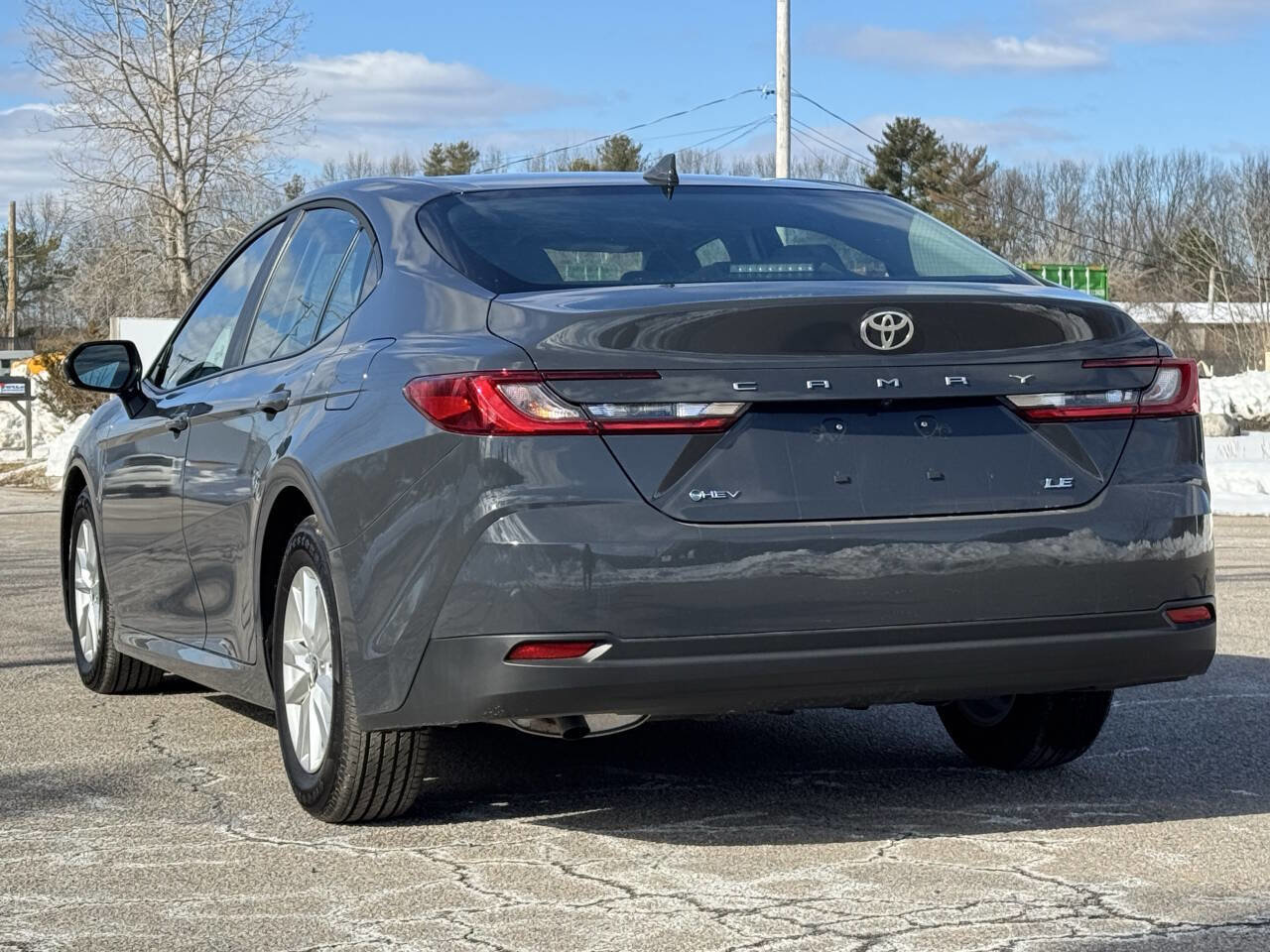 Used 2025 Toyota Camry LE image 3