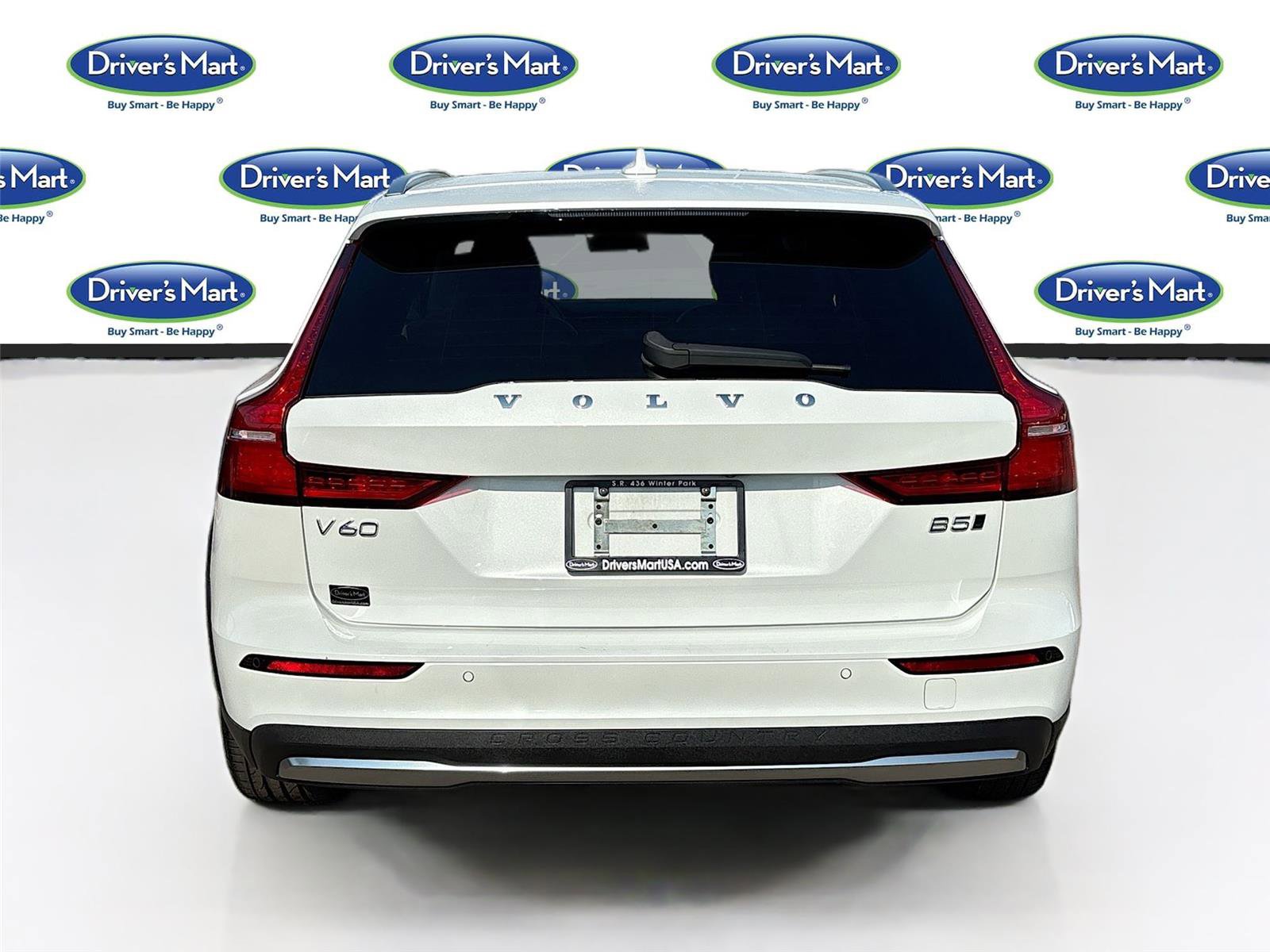 Used 2025 Volvo V60 B5 Cross Country Plus image 6