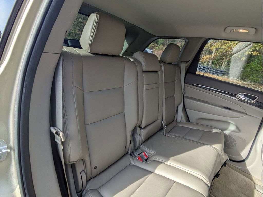 Used 2012 Jeep Grand Cherokee Laredo w/ Laredo E Group image 28