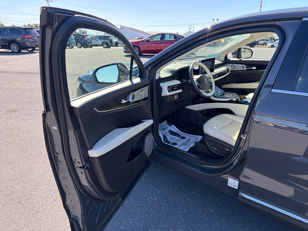 Certified 2022 Lincoln Nautilus Black Label w/ Class II Trailer Tow Package AWD/4WD image 14