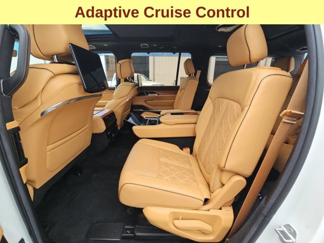 Used 2022 Jeep Grand Wagoneer Series III w/ Rear Seat Video Group 1 AWD/4WD image 11
