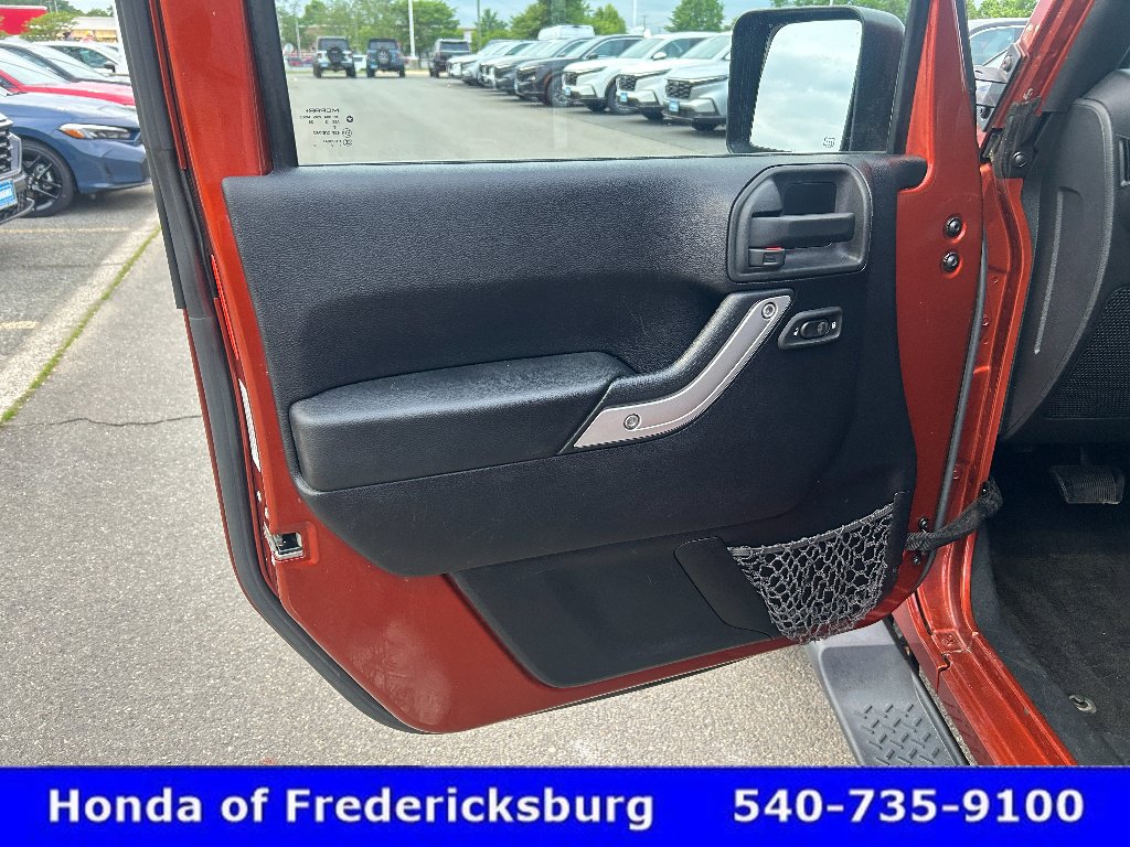 Used 2014 Jeep Wrangler Unlimited Sahara w/ Connectivity Group AWD/4WD image 10