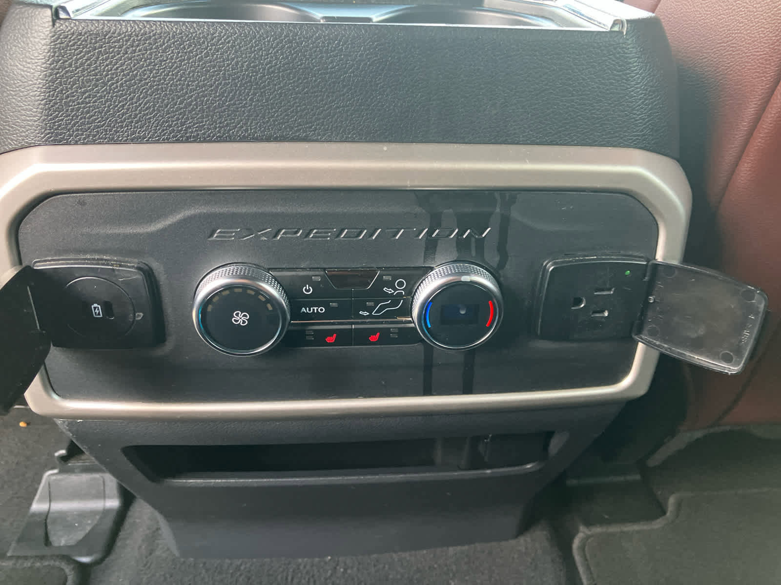 Used 2024 Ford Expedition Max Limited image 38