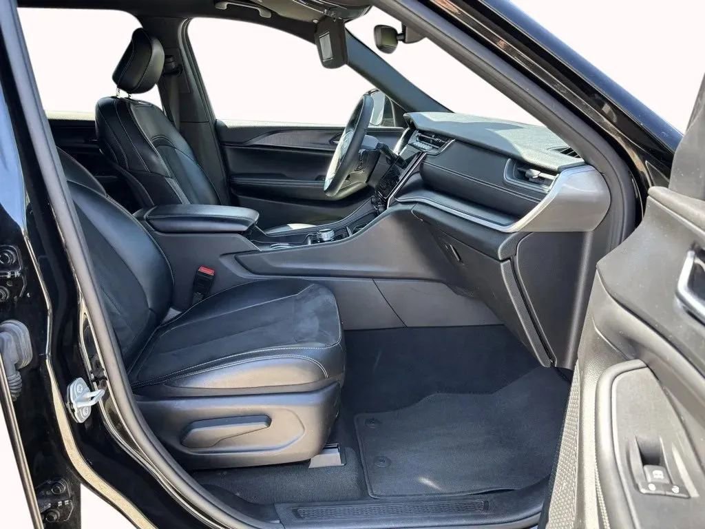 Used 2024 Jeep Grand Cherokee L Laredo image 21