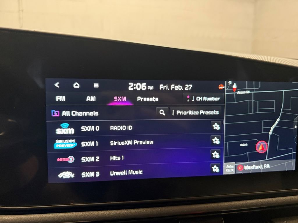 Used 2025 Kia Niro EX Touring image 17