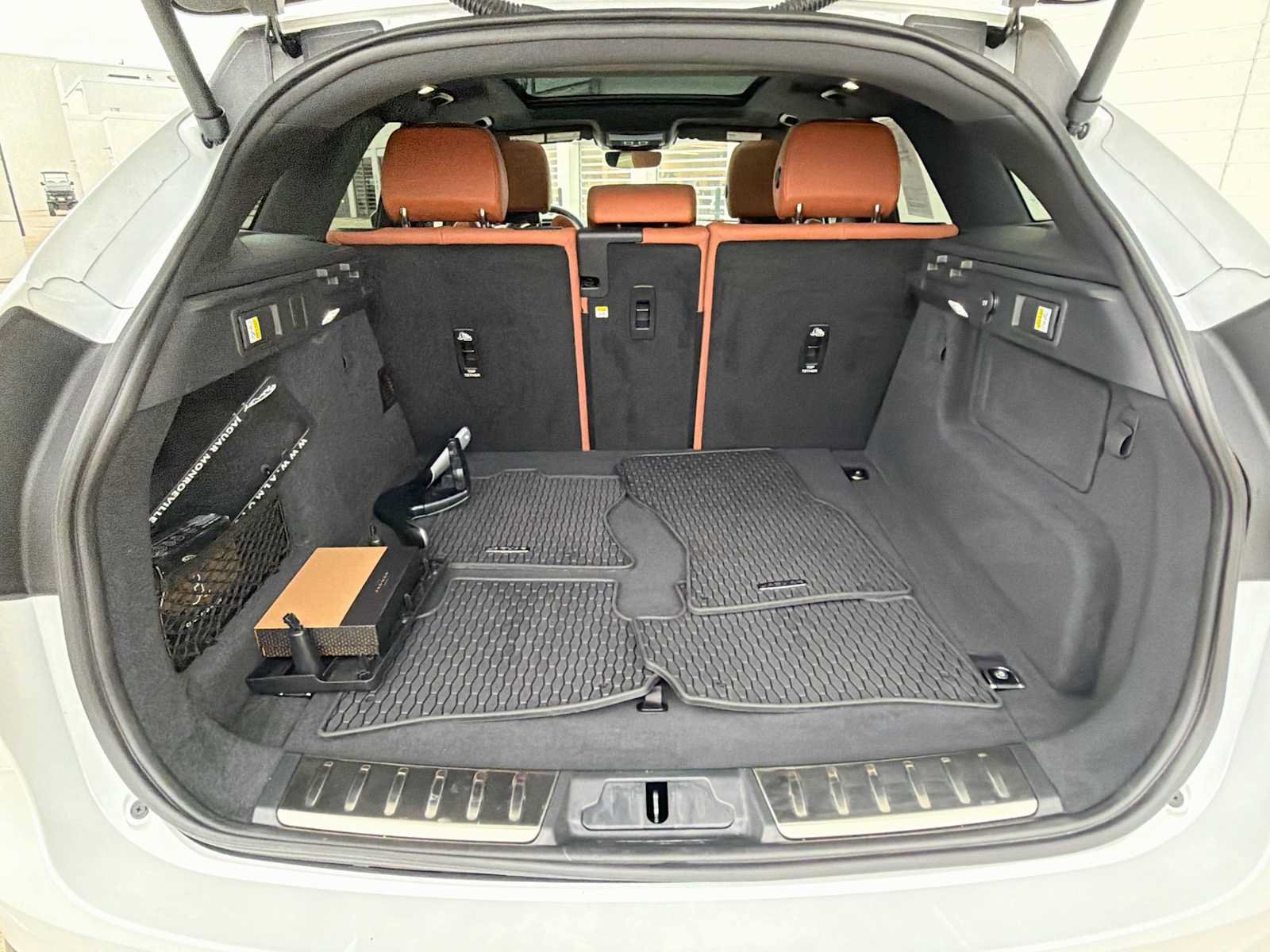 Certified 2025 Jaguar F-PACE R-Dynamic S AWD/4WD image 20