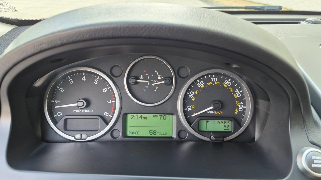 Used 2012 Land Rover LR2 HSE image 40