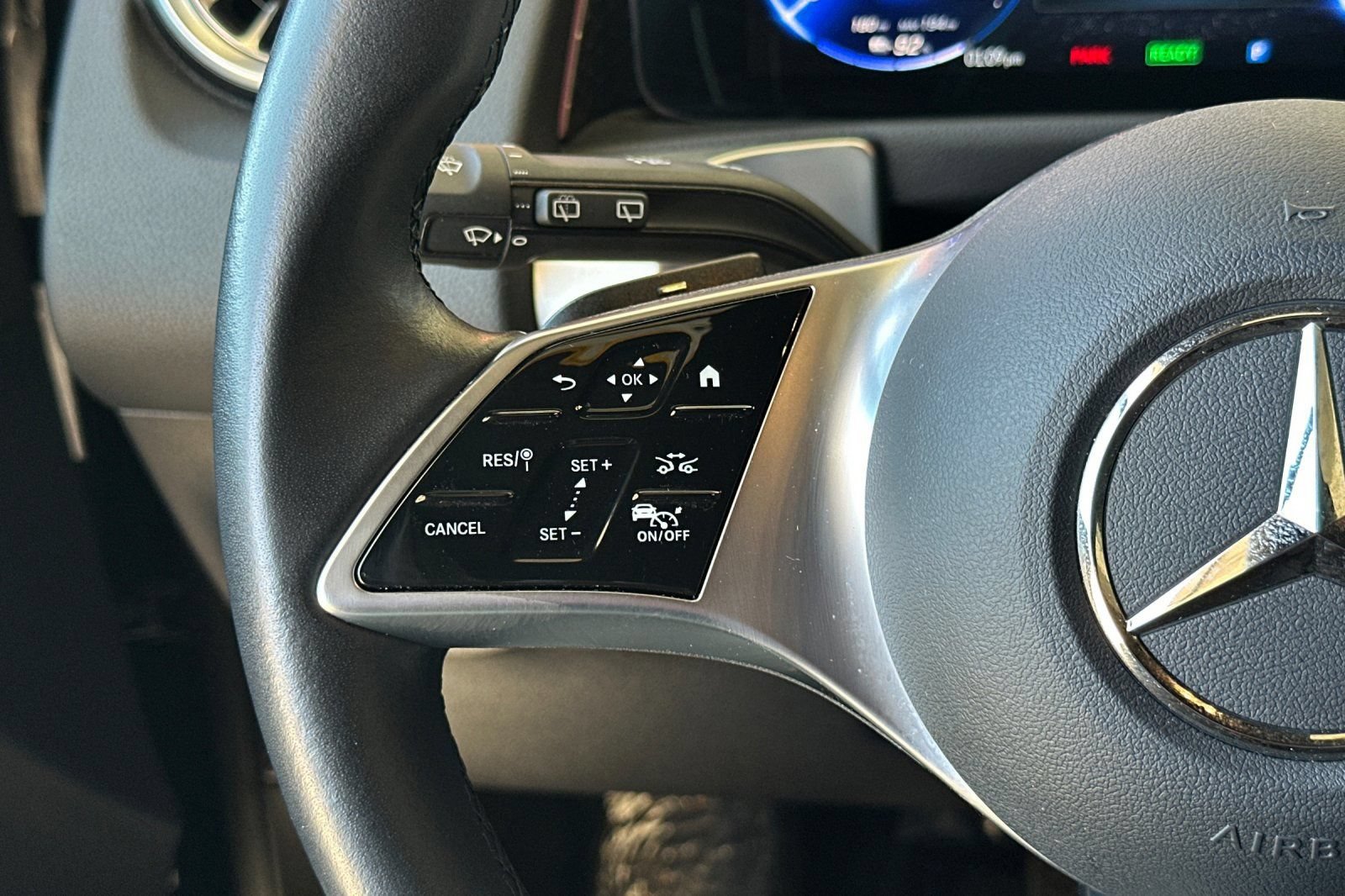 Certified 2024 Mercedes-Benz EQB 300 4MATIC image 31