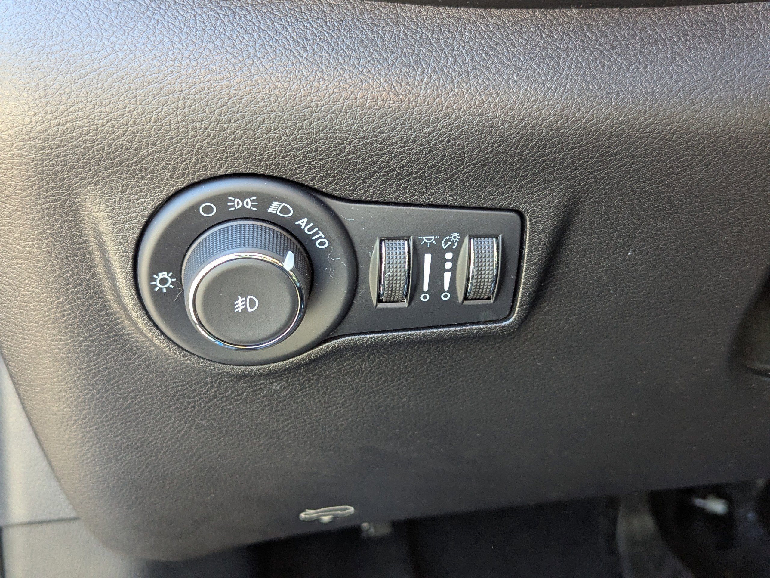 Certified 2025 Jeep Compass Latitude image 17