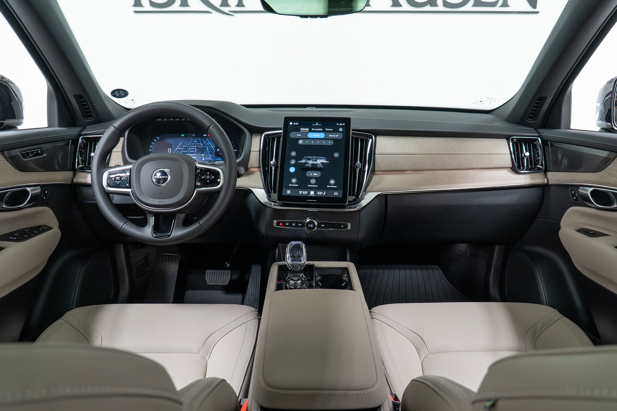 New 2026 Volvo XC90 T8 Plus w/ Protection Package Premier image 15