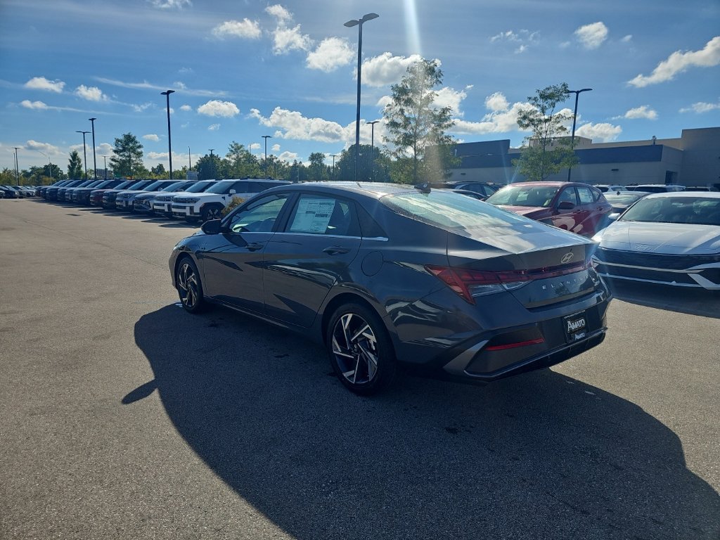 New 2026 Hyundai Elantra Limited FWD image 3