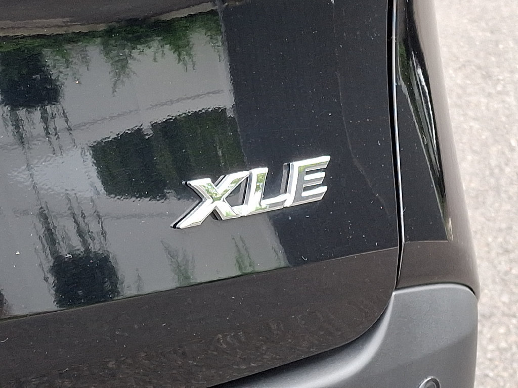 Used 2025 Toyota Sienna XLE FWD image 31