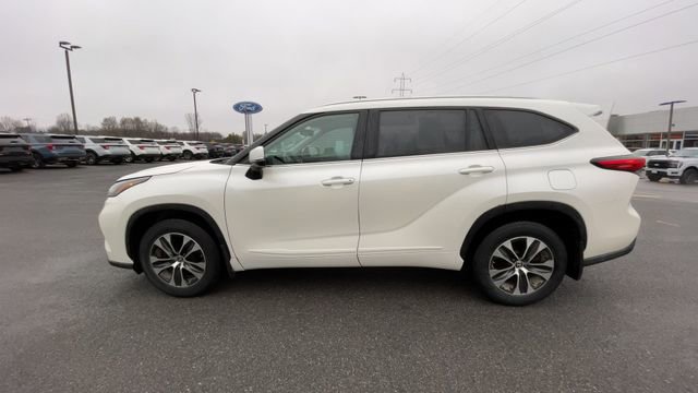 Used 2021 Toyota Highlander XLE image 6