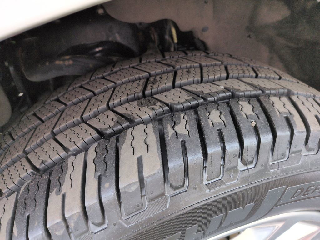 Used 2020 Ford Expedition XLT w/ Equipment Group 202A AWD/4WD image 28