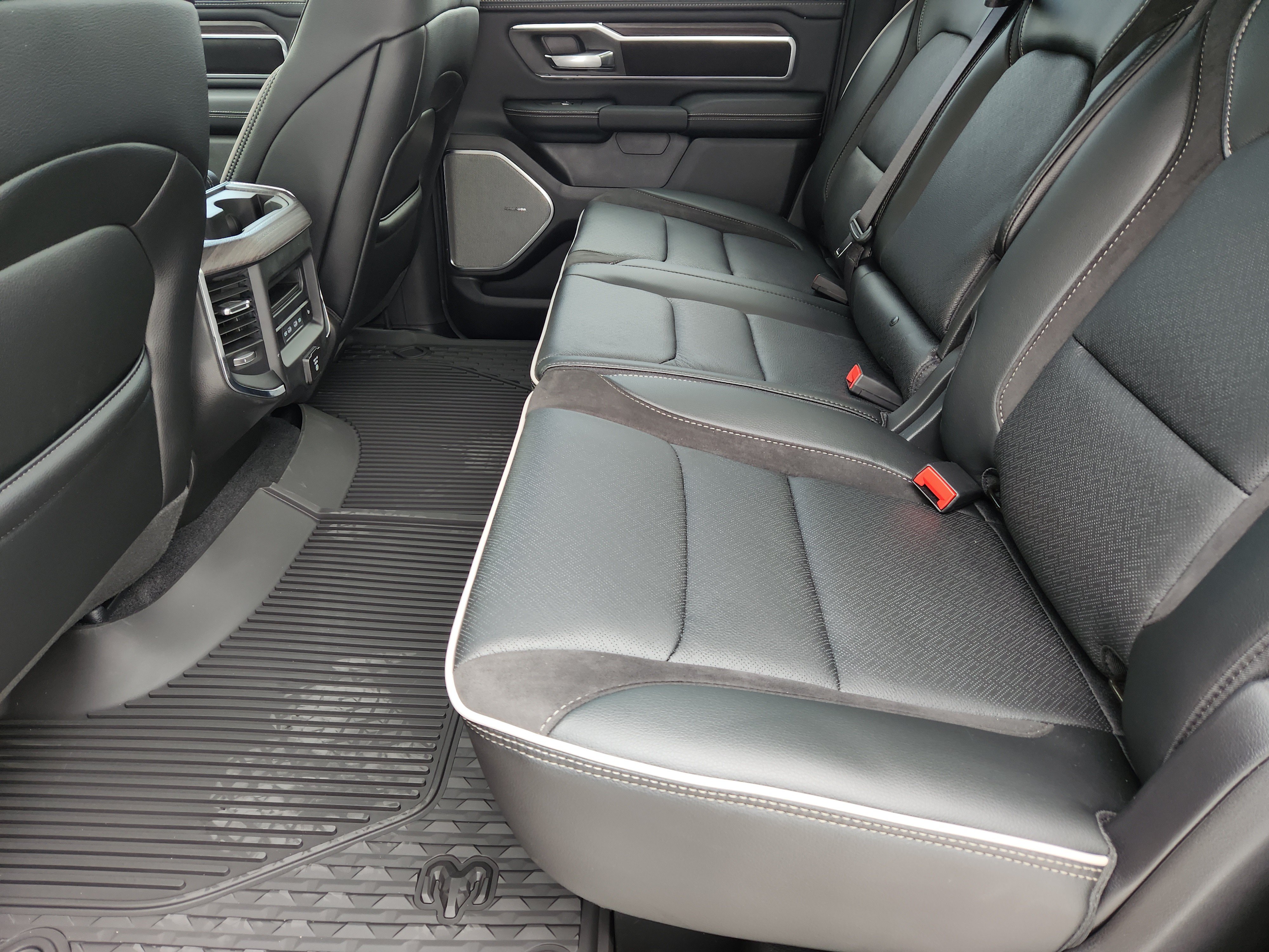 New 2026 RAM 1500 Laramie AWD/4WD image 22