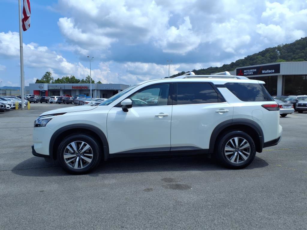 Certified 2024 Nissan Pathfinder SL image 2