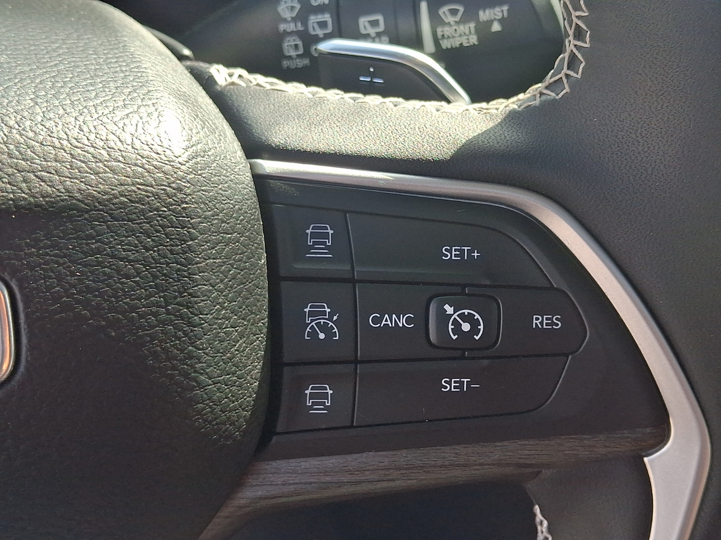 Used 2023 Jeep Grand Cherokee Limited w/ Luxury Tech Group II AWD/4WD image 21