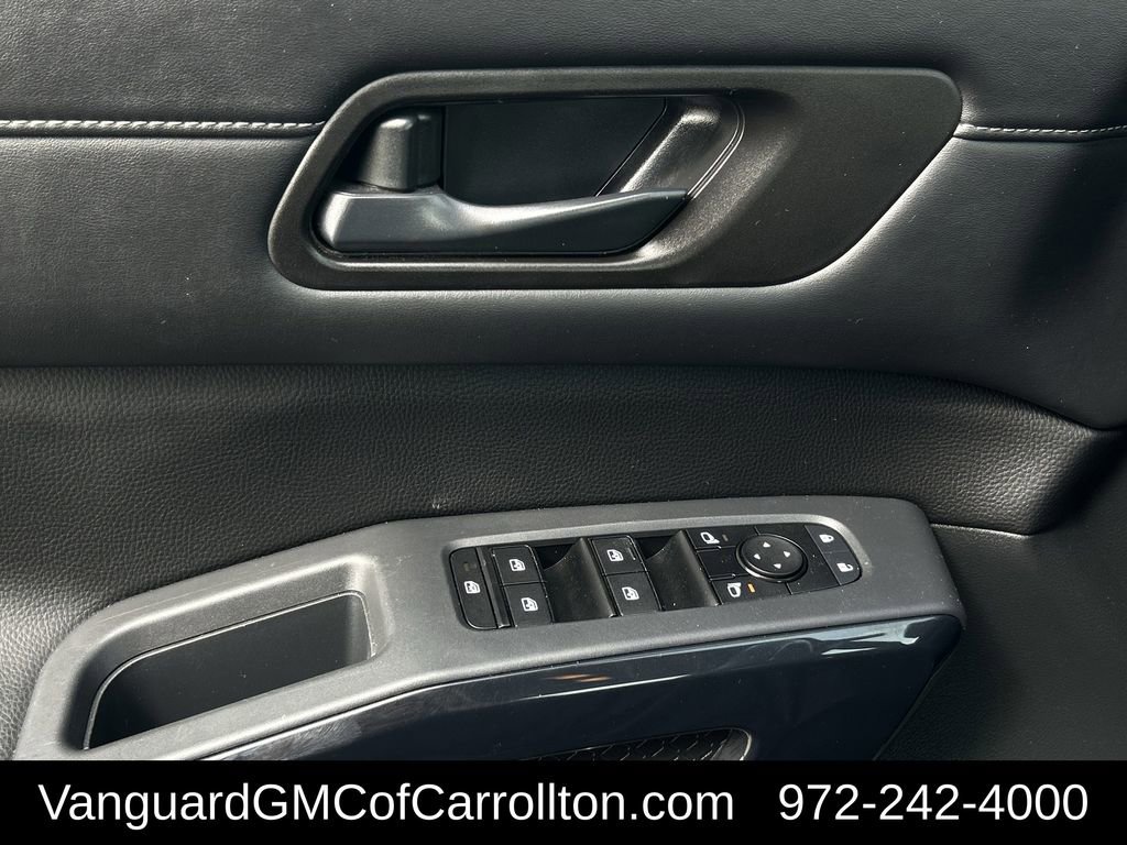 Used 2025 Nissan Pathfinder SV image 24