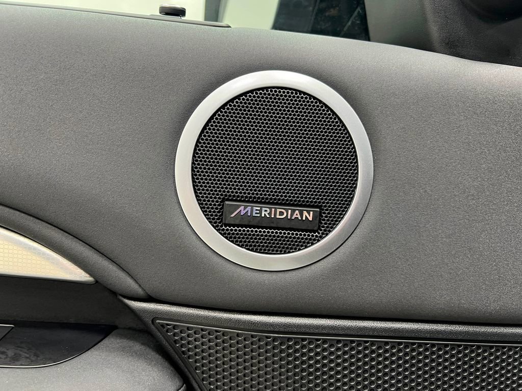 Used 2020 Land Rover Discovery Landmark image 18