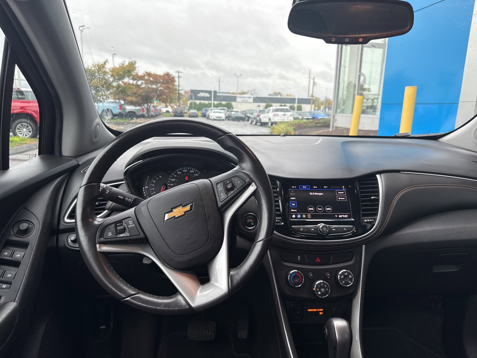 Used 2022 Chevrolet Trax LT w/ LT Convenience Package image 2