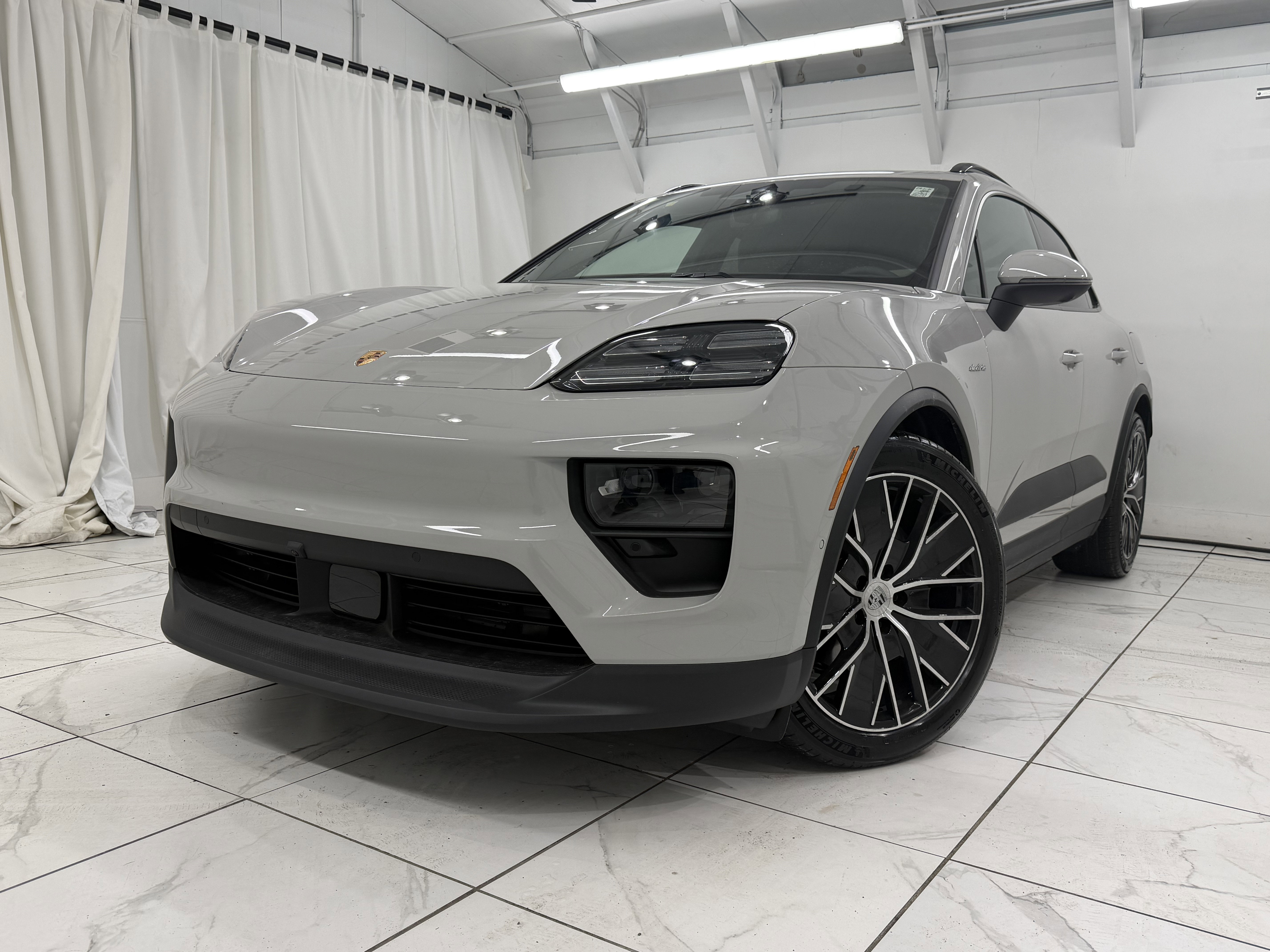 New 2026 Porsche Macan 4 Electric image 8