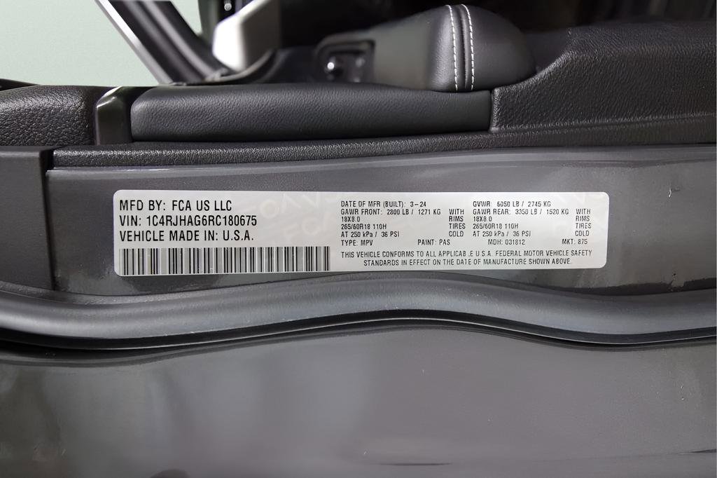 Used 2024 Jeep Grand Cherokee Altitude image 16