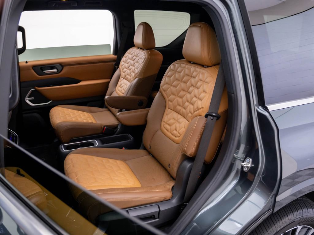 Used 2025 Nissan Armada Platinum Reserve w/ Convenience Package AWD/4WD image 19