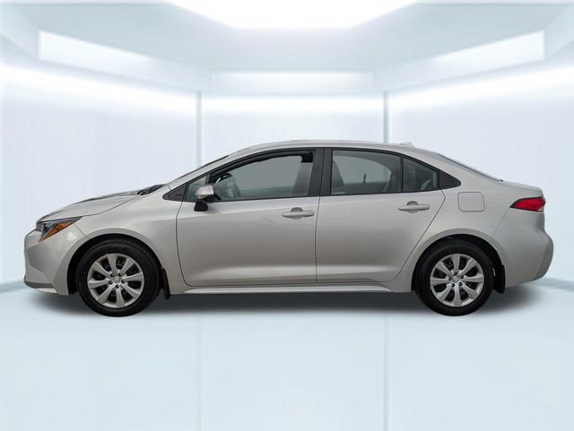 Used 2026 Toyota Corolla LE FWD image 2