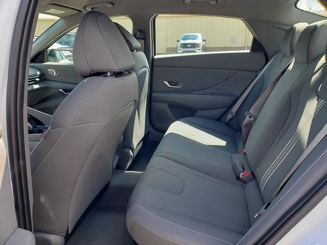 New 2025 Hyundai Elantra SEL image 11