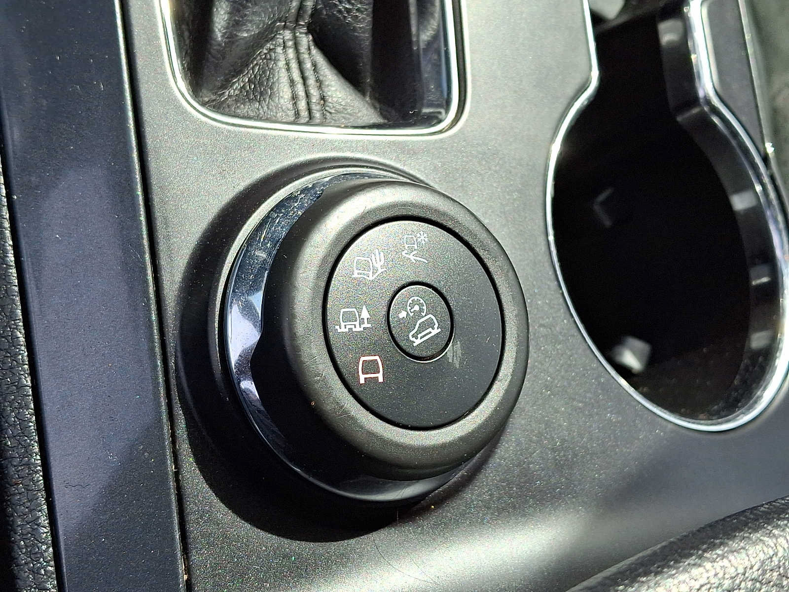 Used 2018 Ford Explorer XLT w/ Equipment Group 202A AWD/4WD image 27