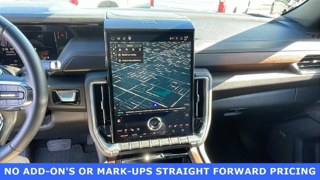 Used 2025 GMC Yukon Denali RWD image 16