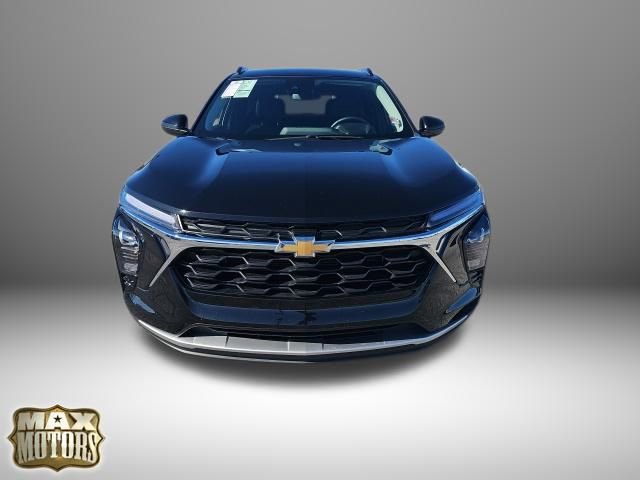 Used 2025 Chevrolet Trax LT w/ LT Convenience Package image 2