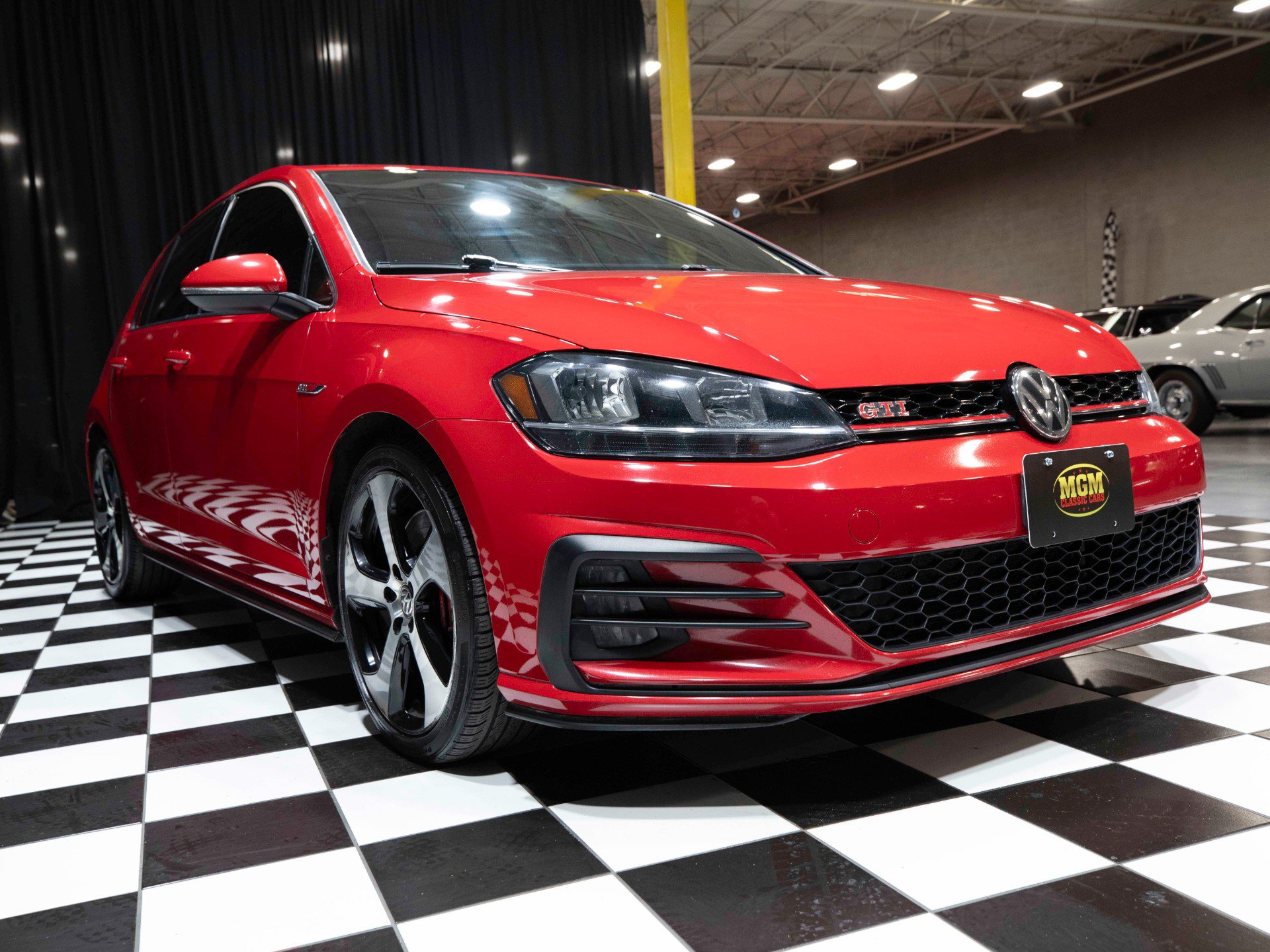 Used 2019 Volkswagen Golf 4-Door FWD image 12