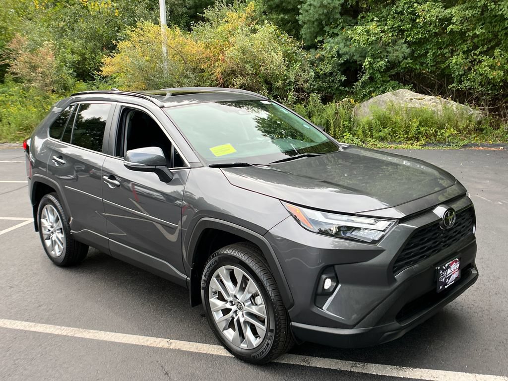 Used 2023 Toyota RAV4 XLE Premium AWD/4WD image 7