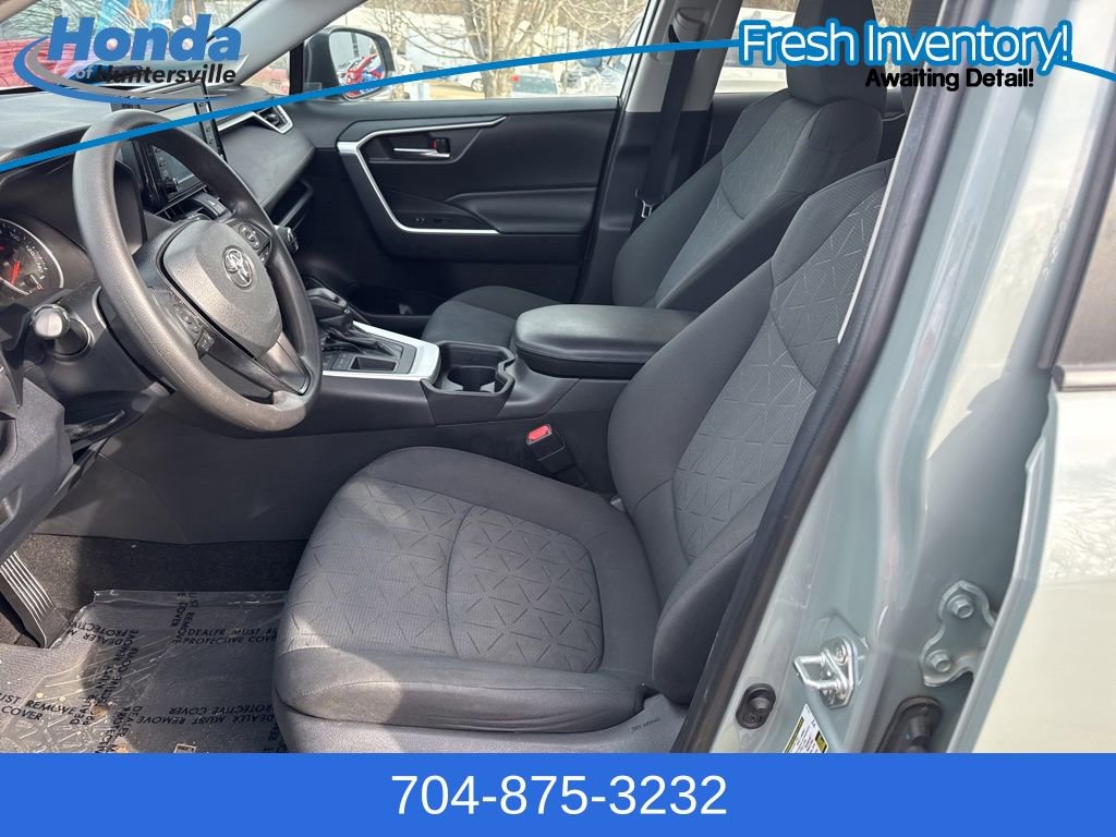 Used 2020 Toyota RAV4 XLE image 17