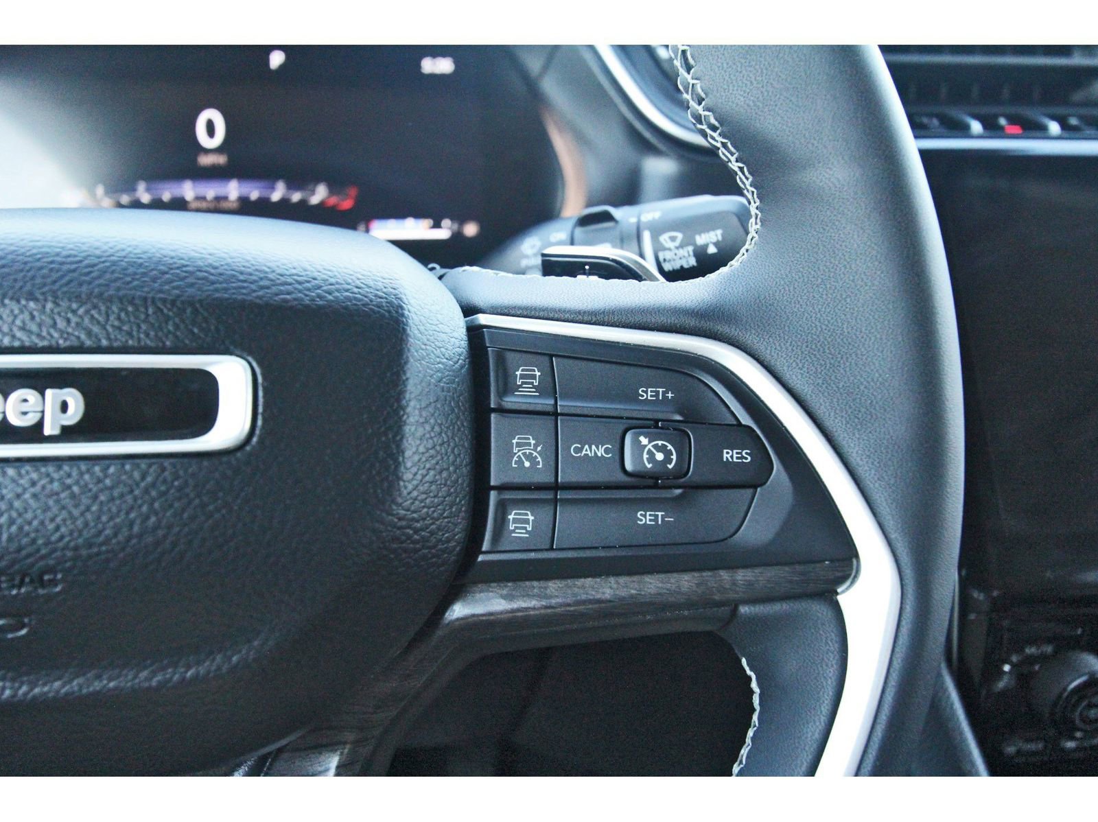 Used 2023 Jeep Grand Cherokee Limited w/ Black Appearance Package image 24