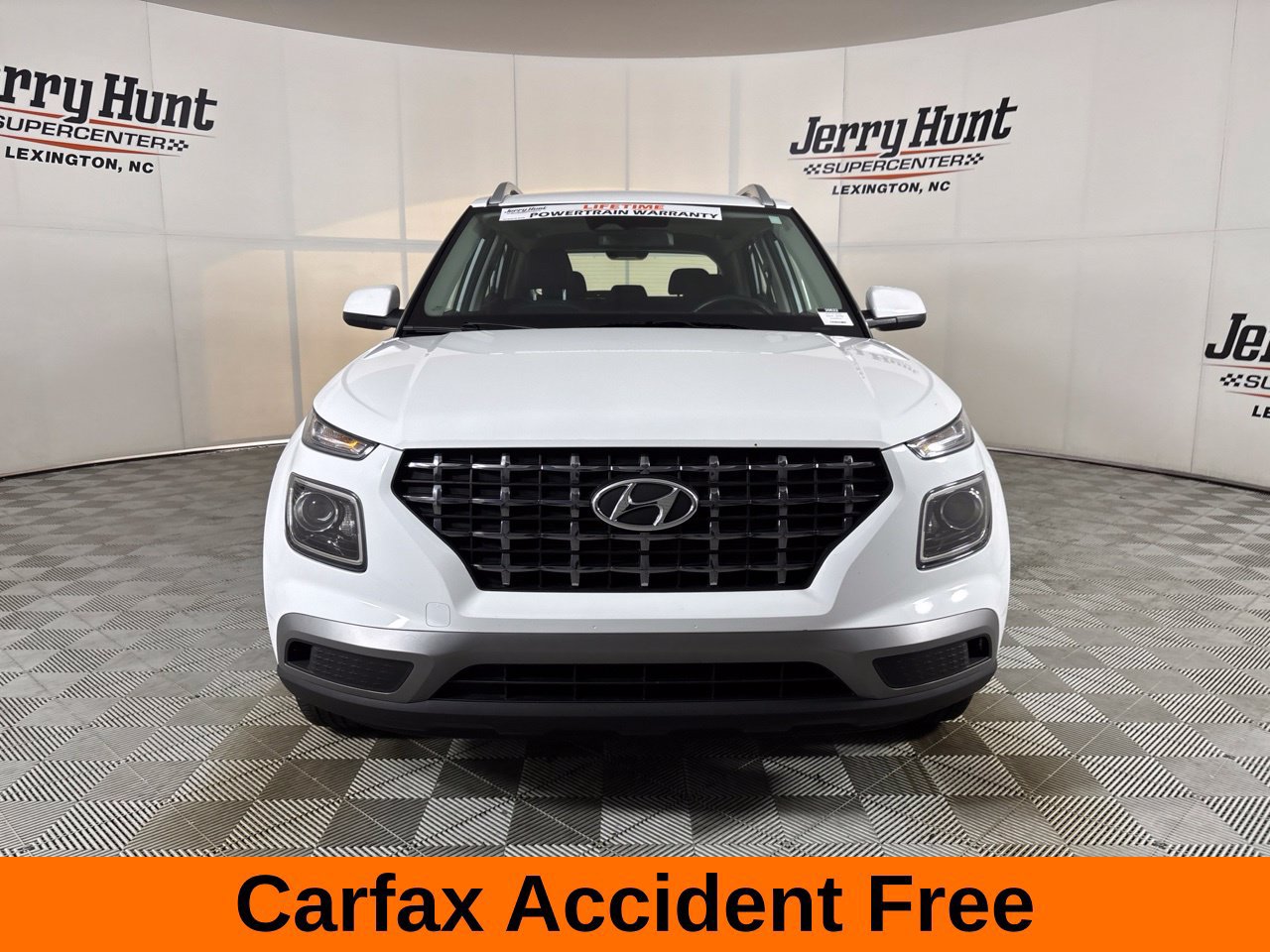 Used 2025 Hyundai Venue SEL FWD image 3