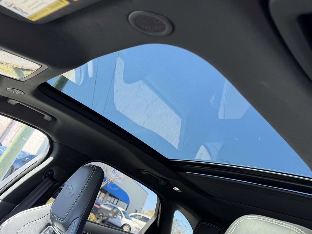 Used 2023 Jaguar F-PACE R-Dynamic S image 19