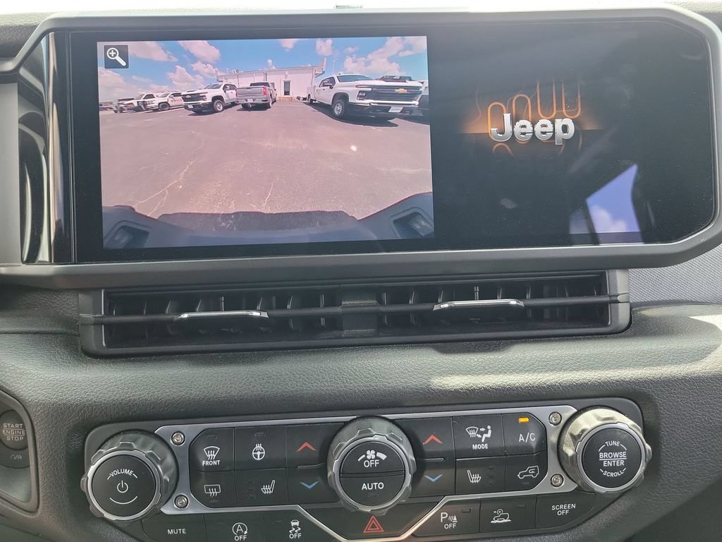 Used 2024 Jeep Gladiator Sport AWD/4WD image 14