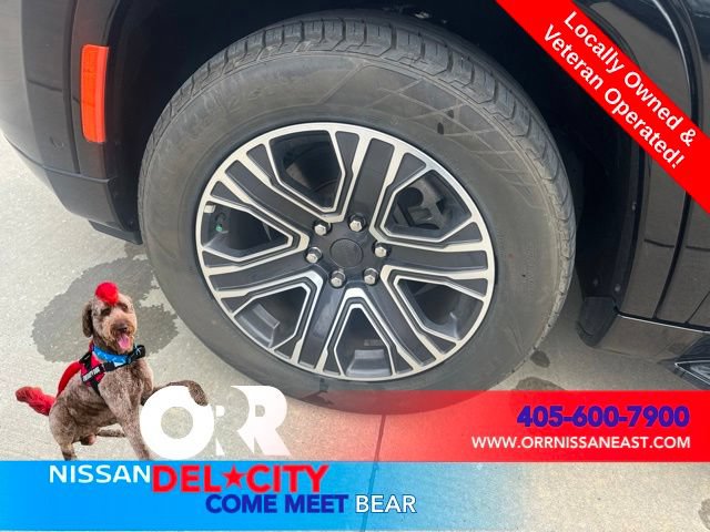 Used 2023 Jeep Wagoneer L Series II AWD/4WD image 9