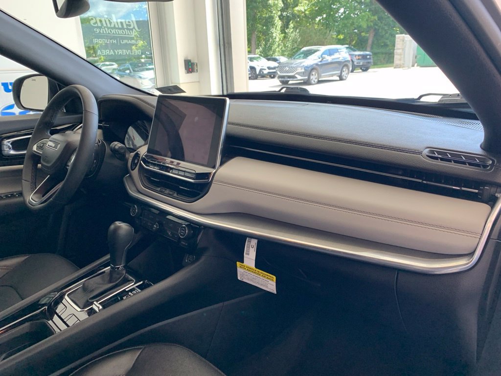 Used 2023 Jeep Compass Limited AWD/4WD image 18