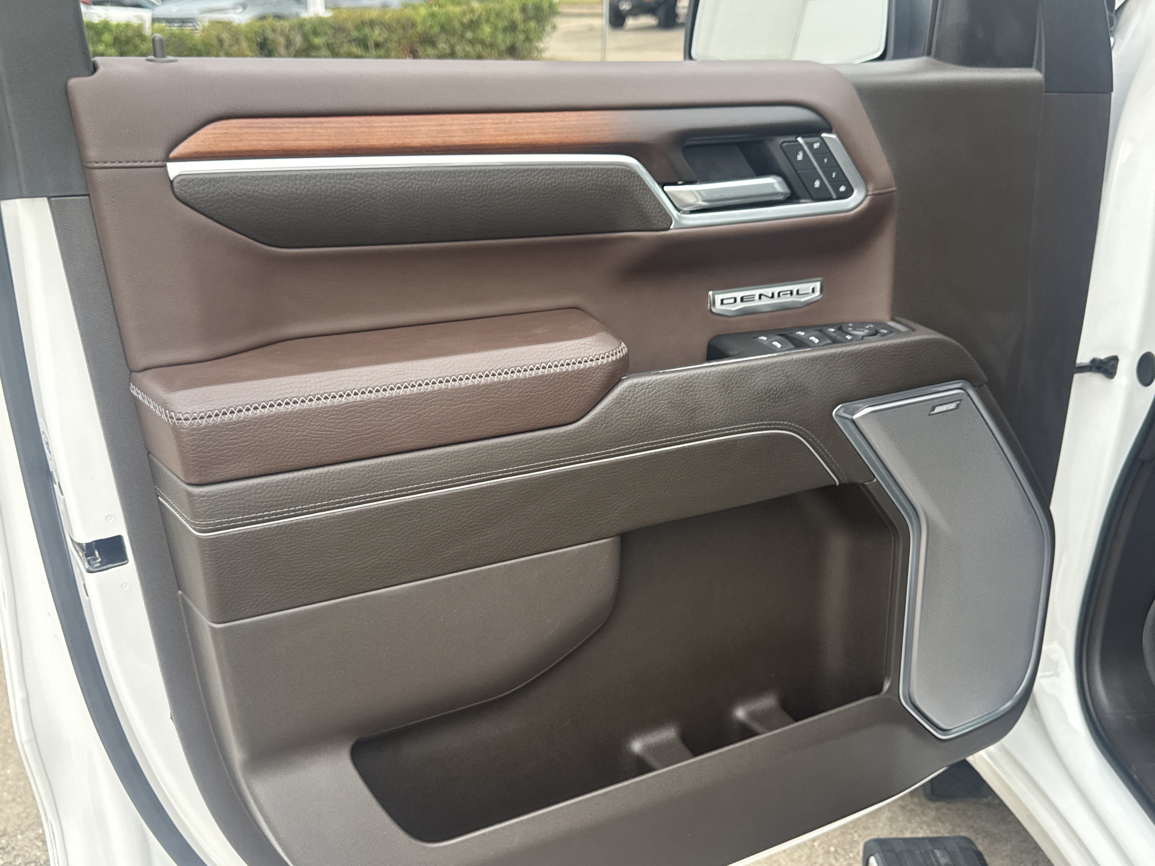 Used 2025 GMC Sierra 1500 Denali AWD/4WD image 3