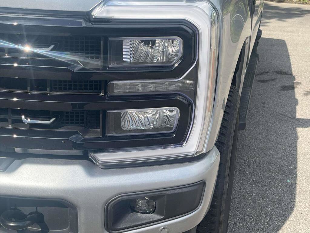 Used 2024 Ford F350 Lariat w/ Lariat Ultimate Package AWD/4WD image 13