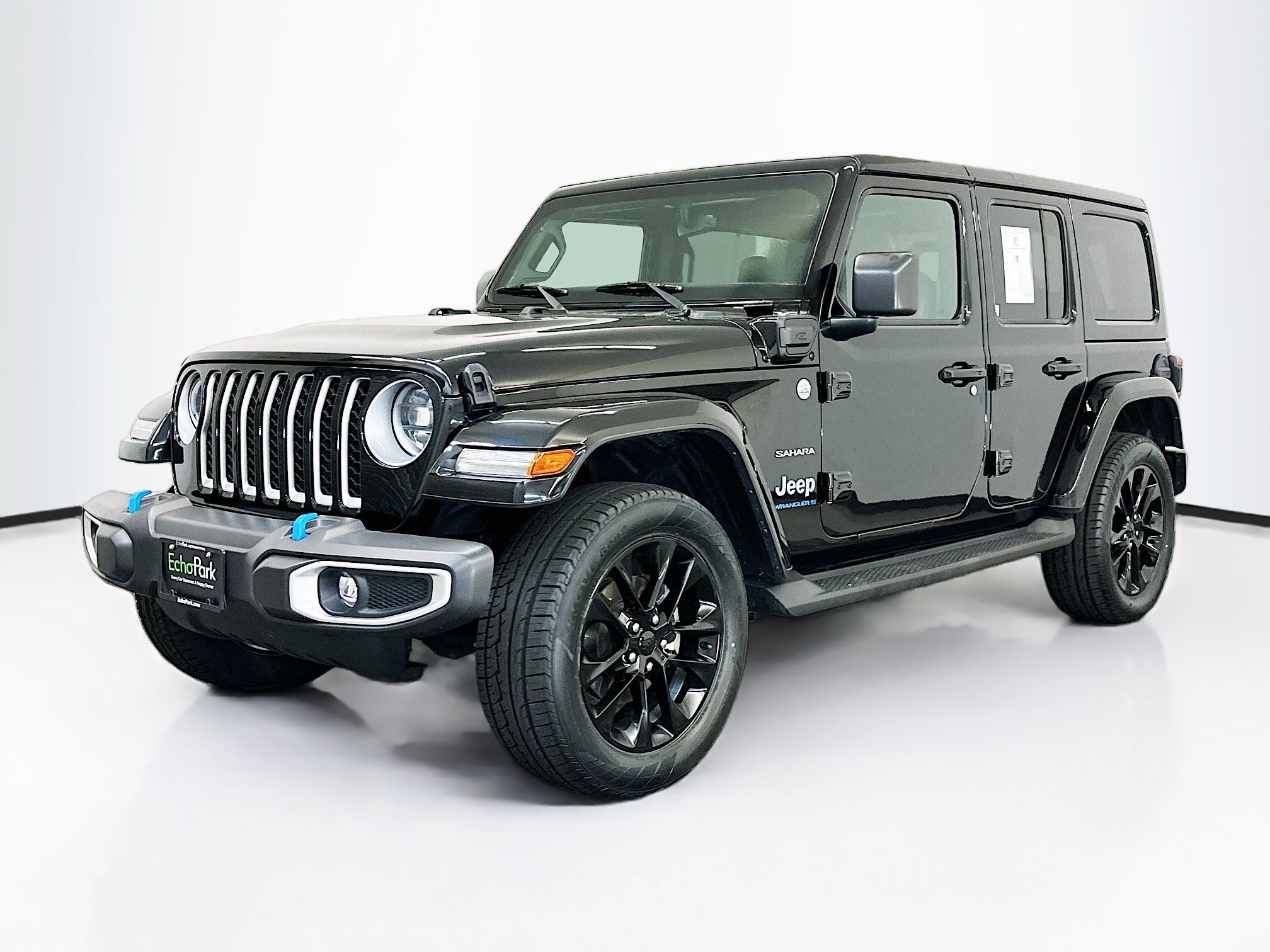 Used 2023 Jeep Wrangler Unlimited Sahara w/ Cold Weather Group AWD/4WD image 3