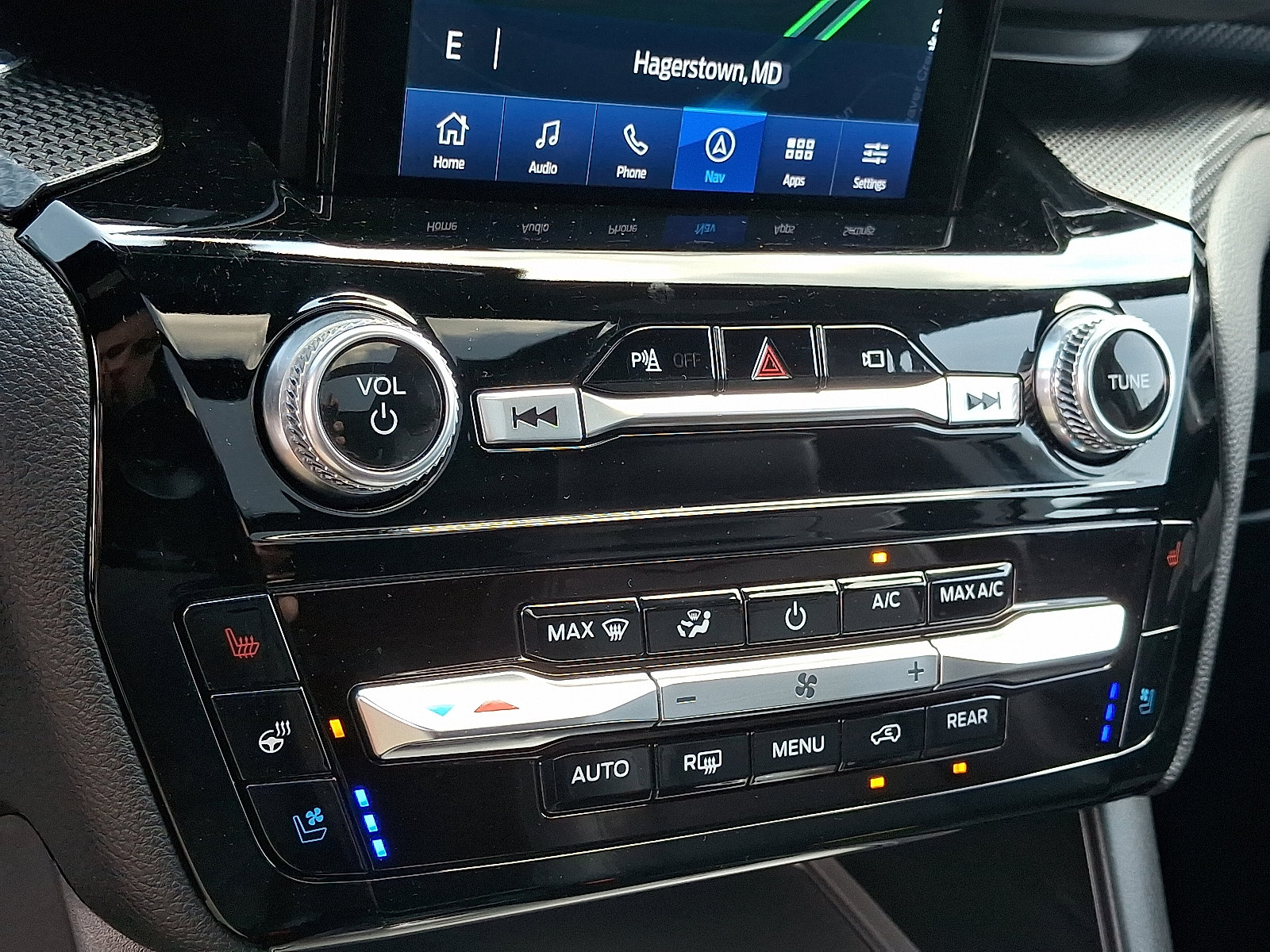 Used 2023 Ford Explorer ST w/ Equipment Group 401A AWD/4WD image 18