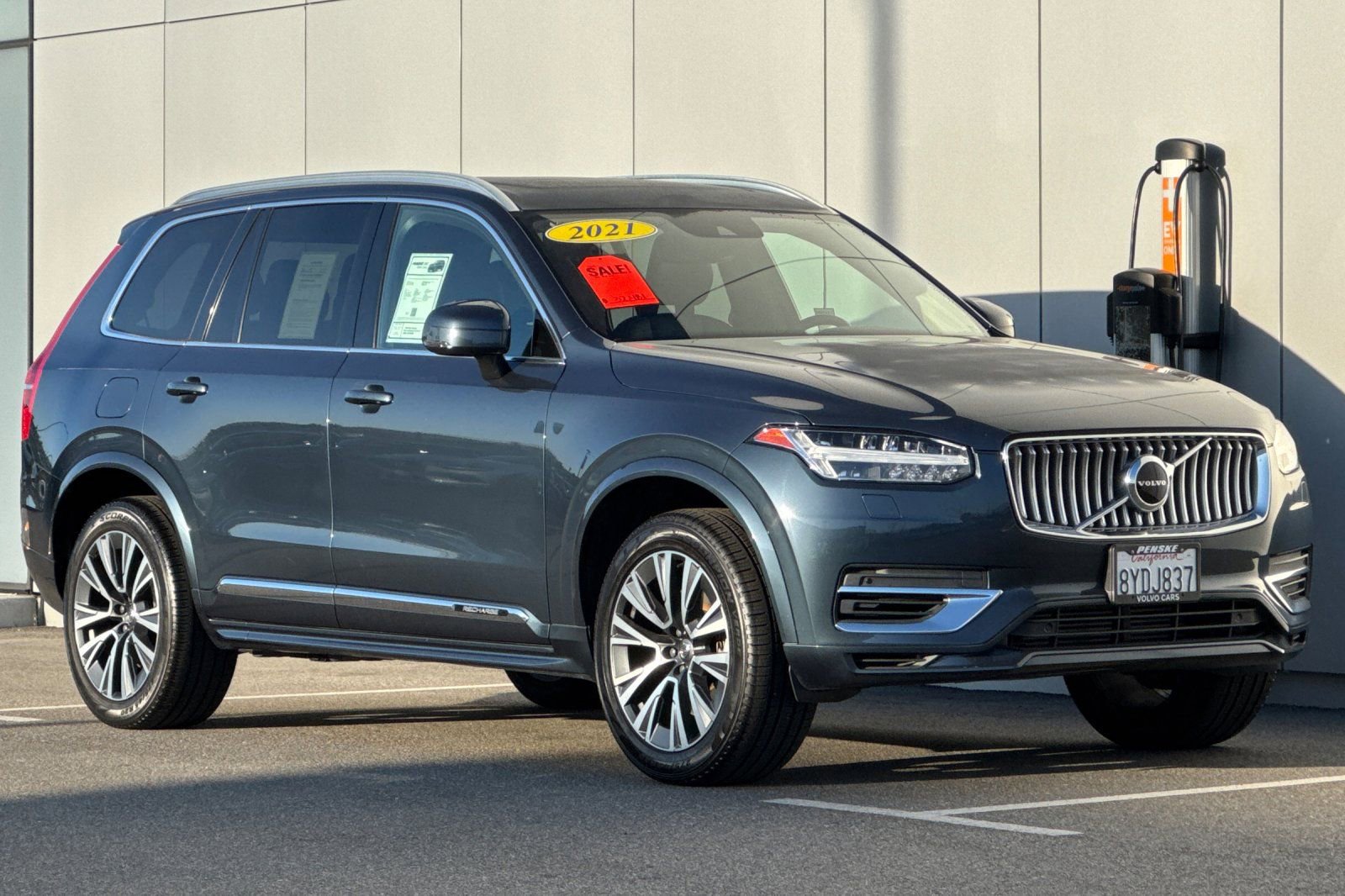 Used 2021 Volvo XC90 T8 Inscription Expression w/ Climate Package image 7