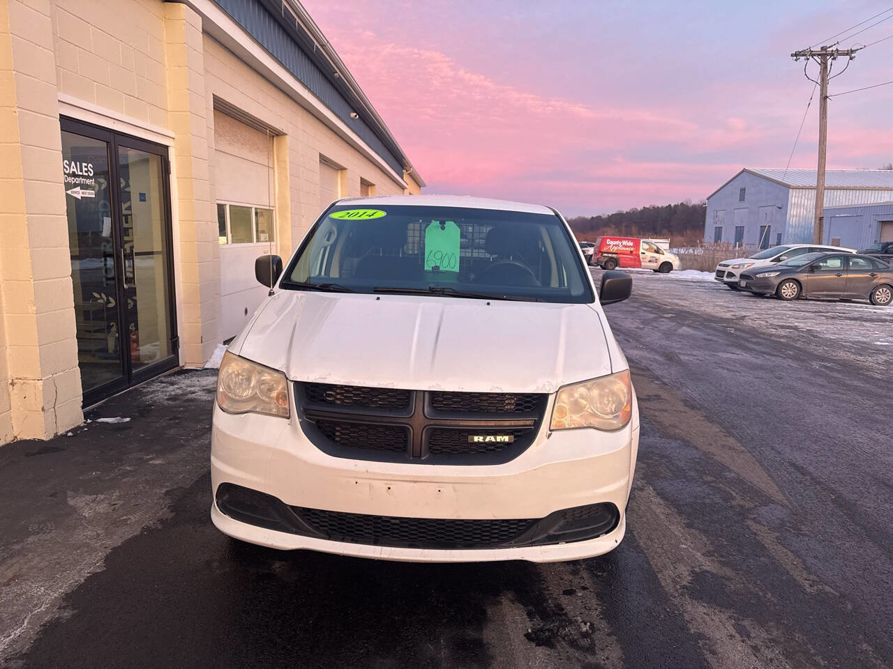 Used 2014 RAM C/V Tradesman image 2