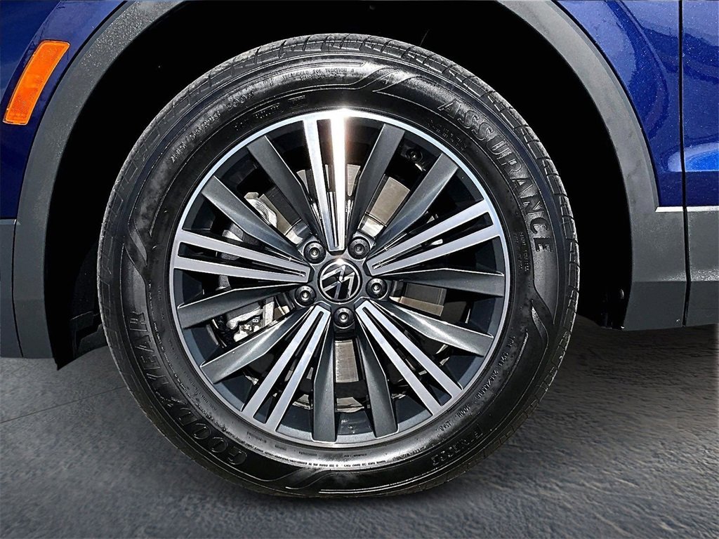 Used 2024 Volkswagen Tiguan Wolfsburg Edition image 11